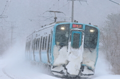 雪降る中 II