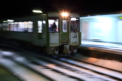 青い森鉄道を疾走するJR快速