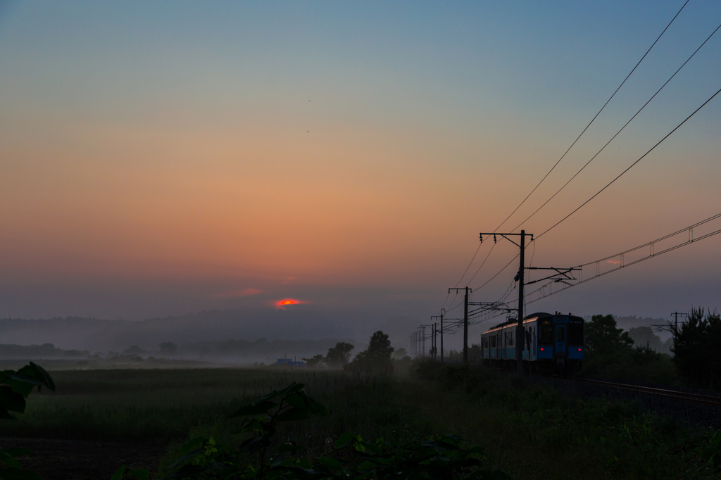 夕陽へ家路を急ぐ