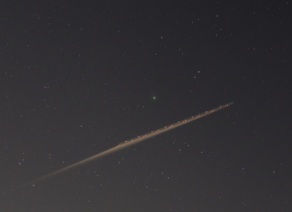 夜の飛行機雲 By Aki21 Id 写真共有サイト Photohito