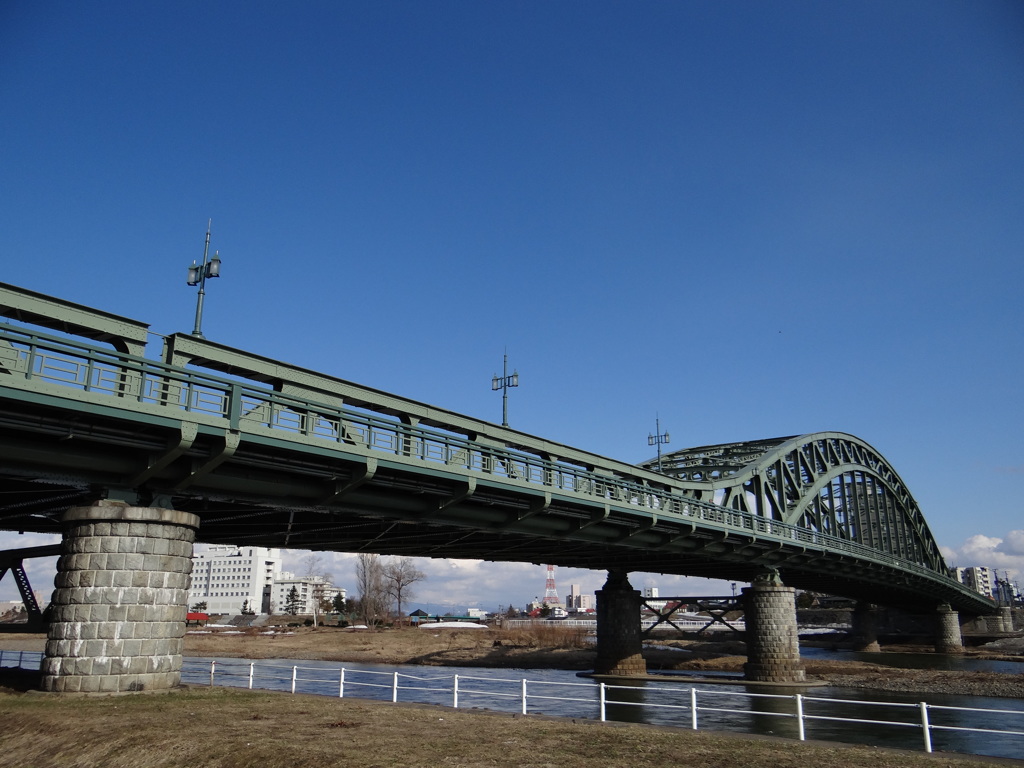 青空と旭橋