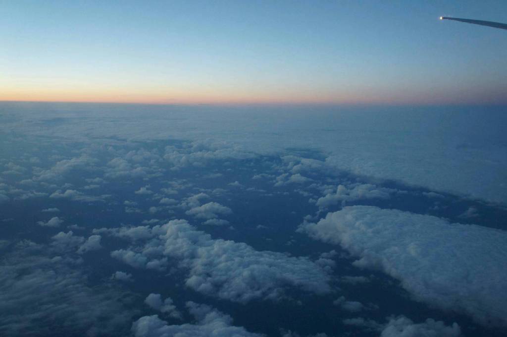 太平洋の上空1万メートルより