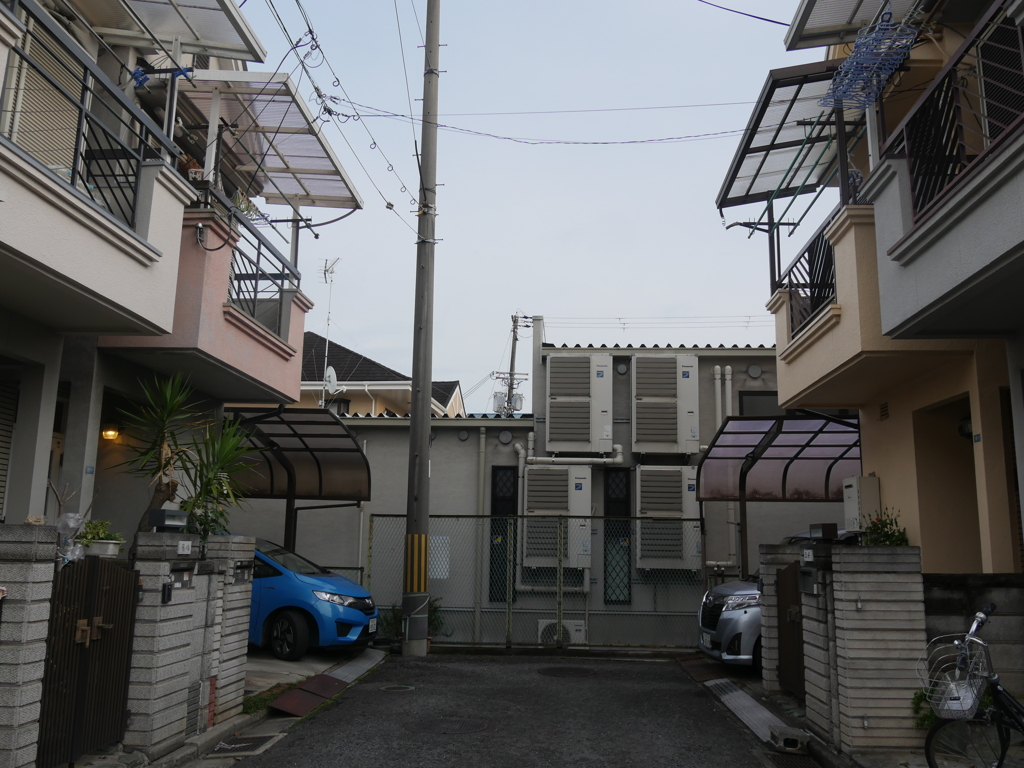 玄関の前