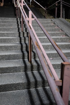 二本の手摺と一本のバー