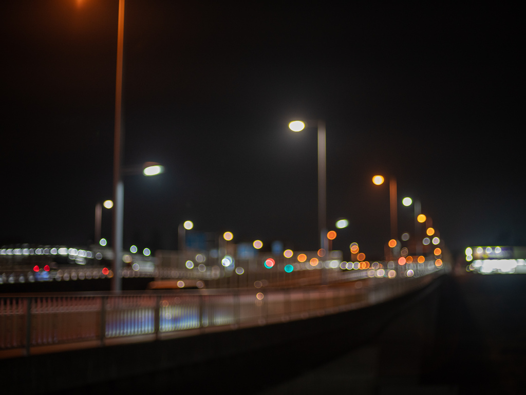 夜の陸橋