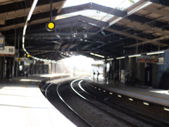 朝の駅