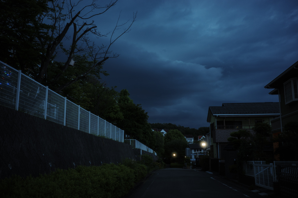 雨の前
