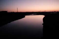 多摩川の夜明け
