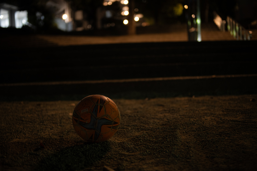 ひとりぼっちのサッカーボール