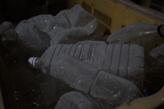 凍えるペットボトル