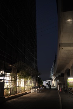 夜の駅前ホテル