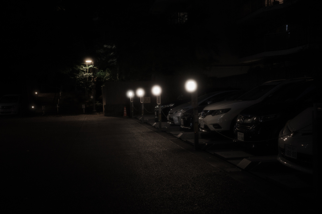 夜の駐車場