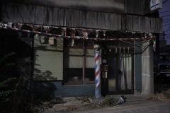 夜の散髪屋