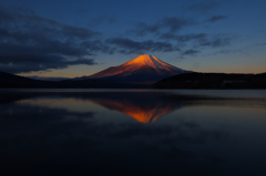 山中湖半からの紅富士