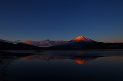 山中湖半の紅富士