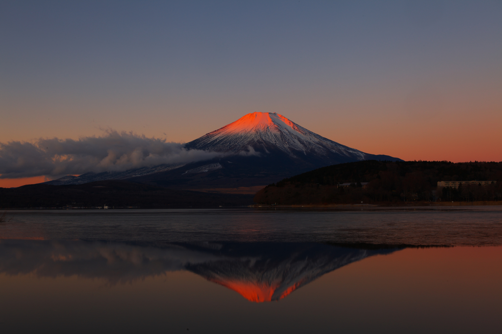 山中湖半からの紅富士