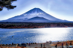 精進湖から富士を眺める