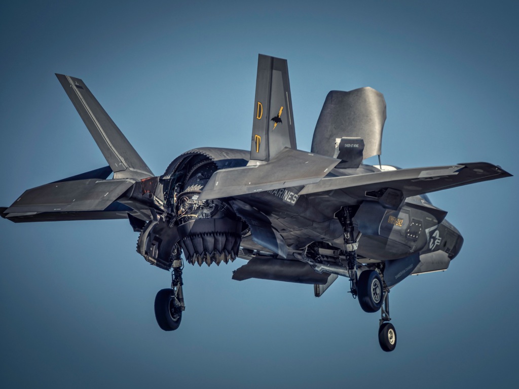 Vertical landing F-35B