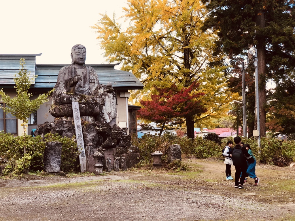 御仏の懐で、遊べ