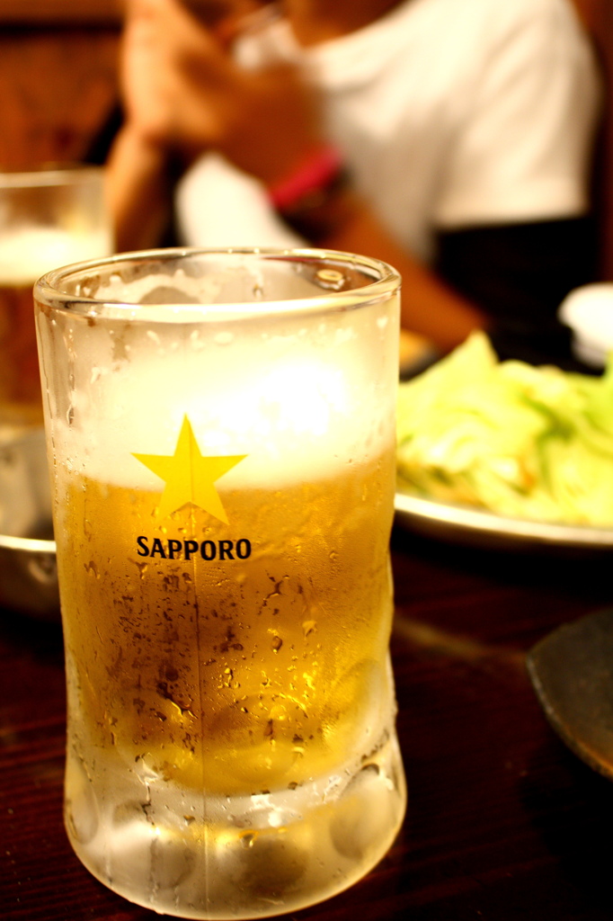 カメラ男子とビールで乾杯