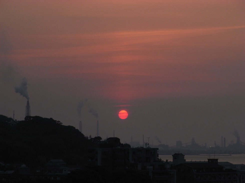工業地帯の夕日