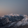 夜明けの乗鞍岳と焼岳