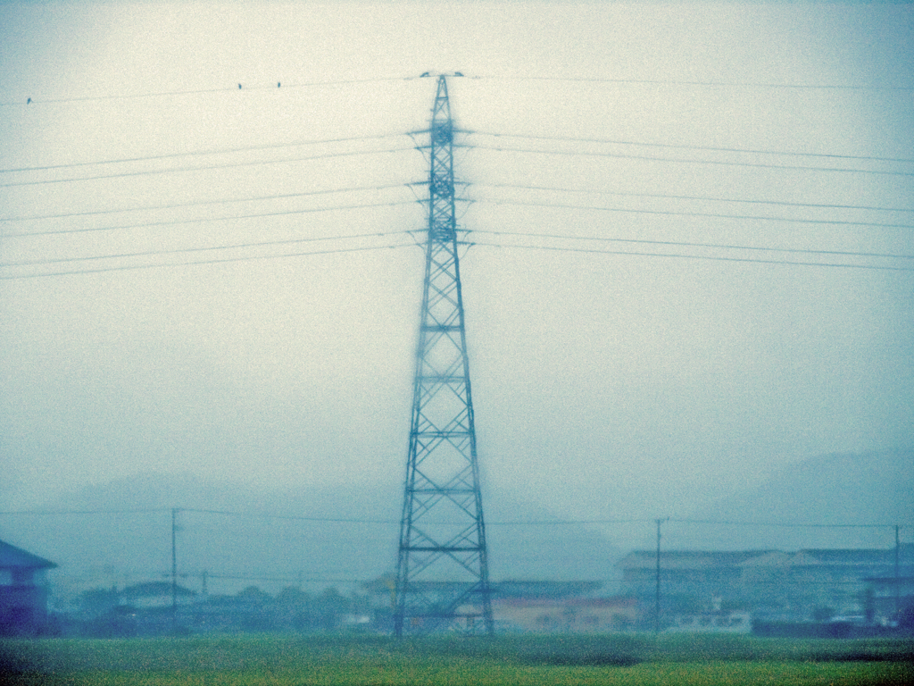 雨と鉄塔