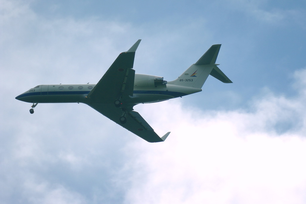 我が家上空の鉄鳥 3