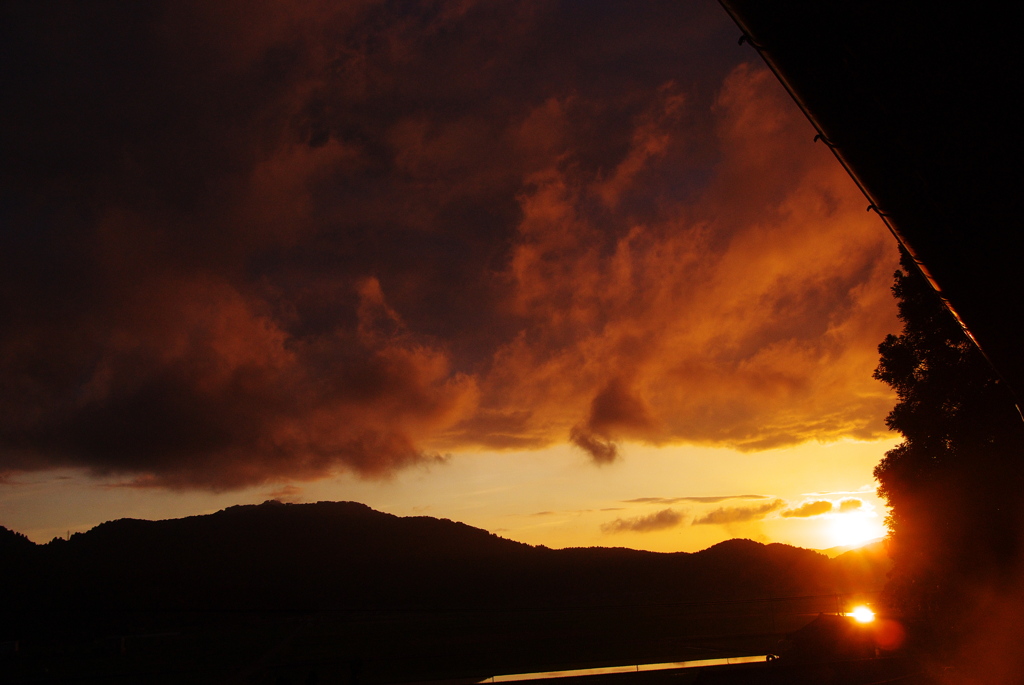 梅雨空の夕景