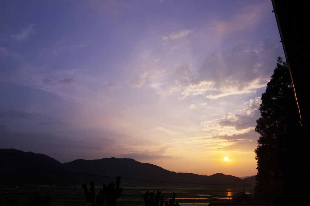 ベランダ夕景・梅雨の晴れ間