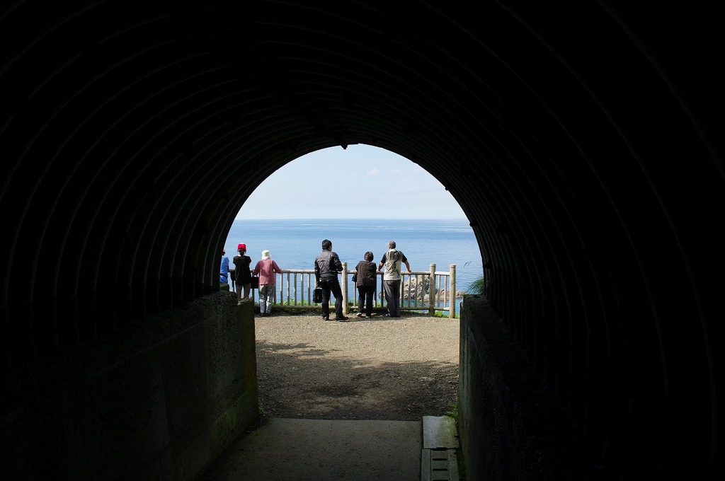 トンネルを抜けたら海だった