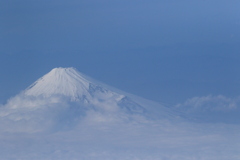 少し霞んだ富士山