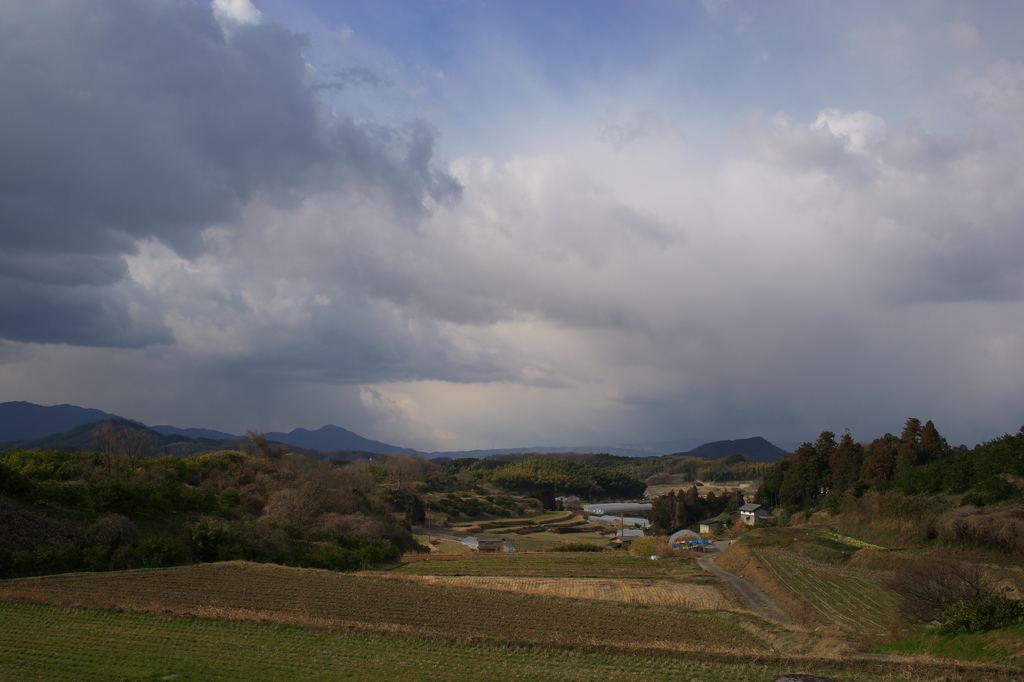 明日香から二上山・畝傍山を望む