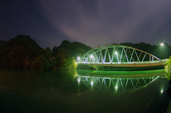 山間の鉄橋