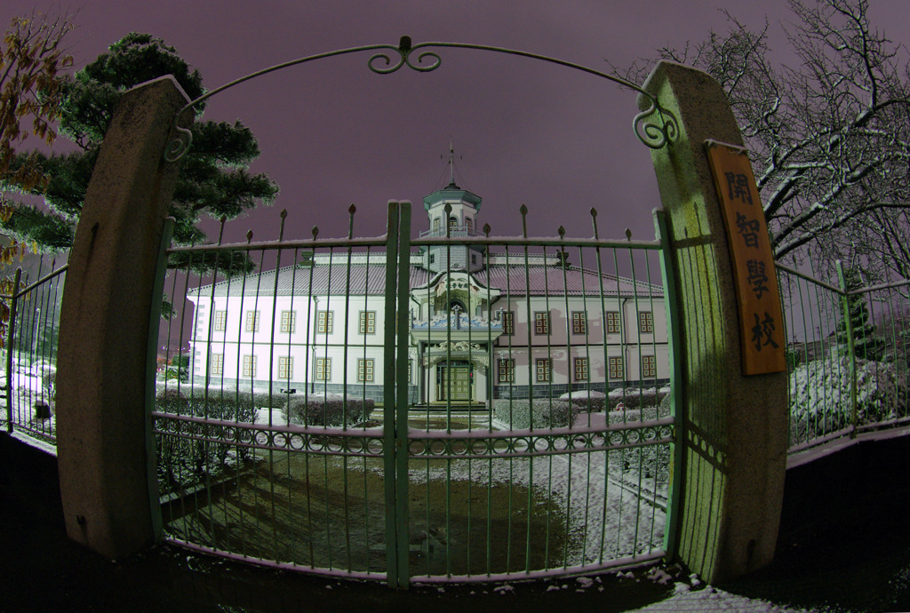 雪夜のお散歩：旧開智学校