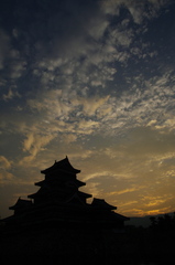 夜明け前の松本城