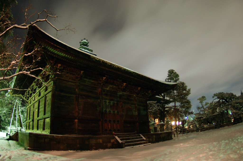 雪夜の善光寺：経蔵