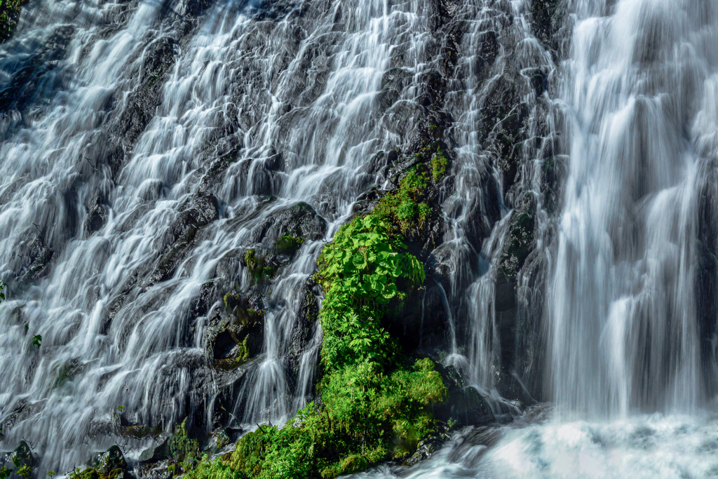 the Shape of two Running Water