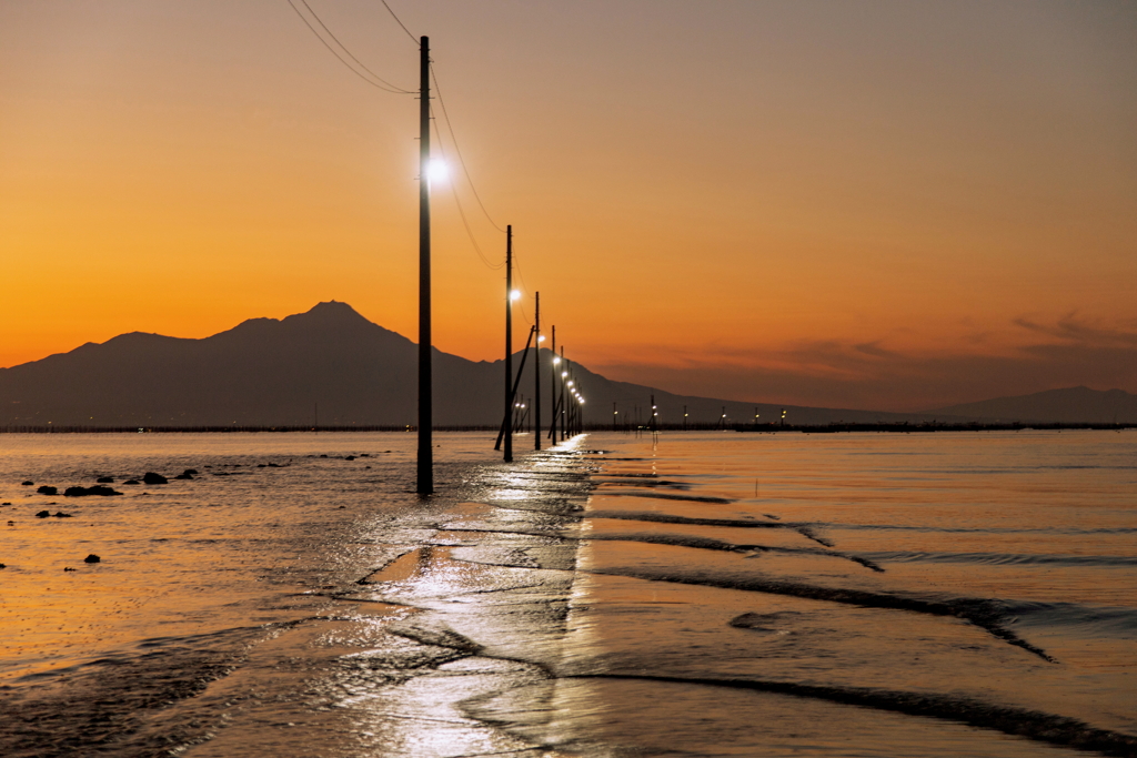 The Lighting Road Under the Sea