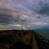曇天に茜差す夕暮れ　