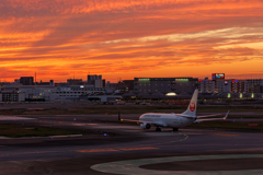 夕焼けと飛行機