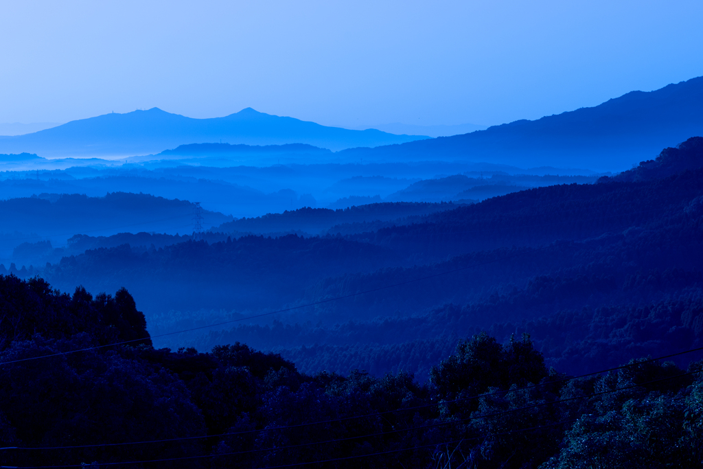 里山の朝　稜線