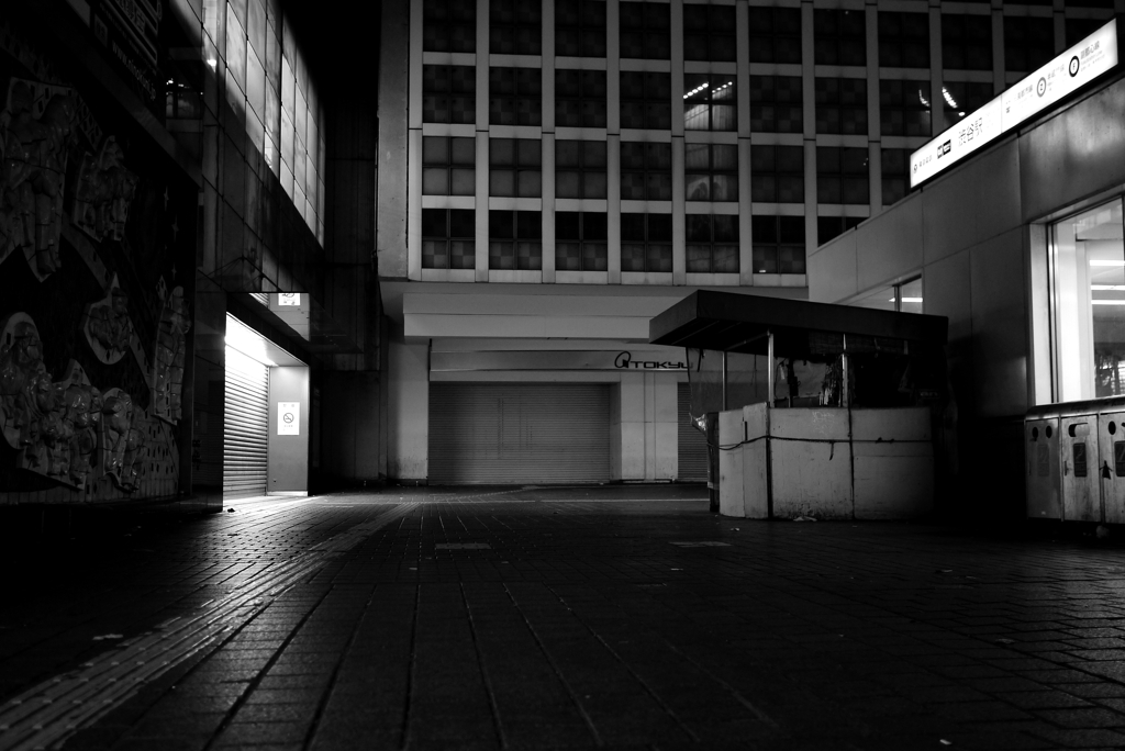 街は眠る　