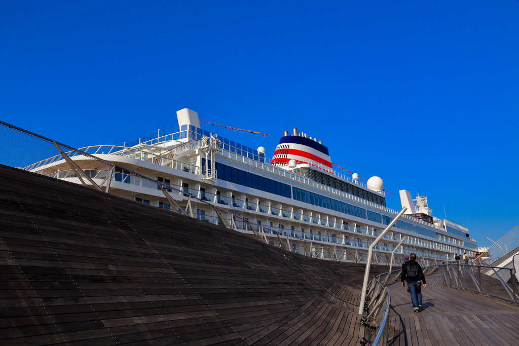 2025＿秋の横浜散策_大さん橋と飛鳥３