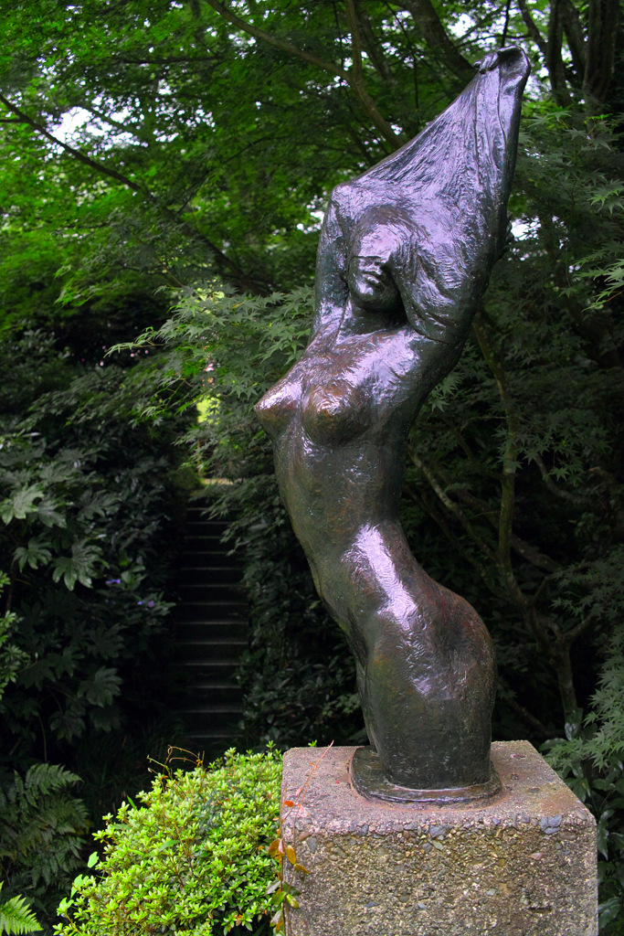 NUDE