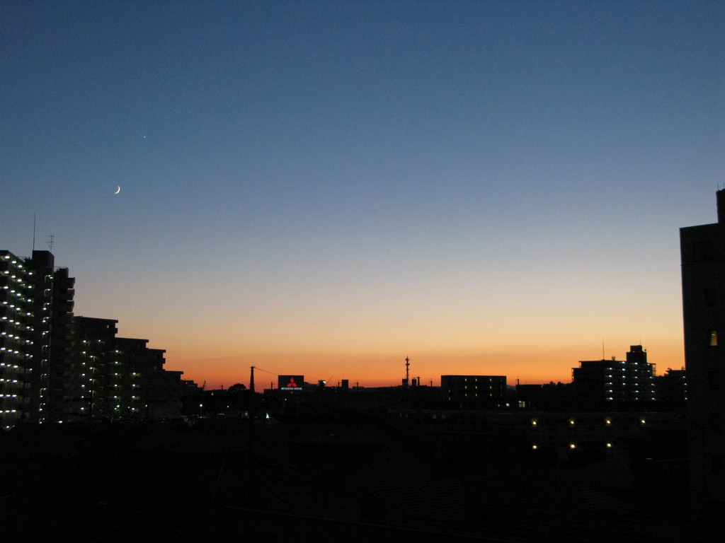 窓からの夕焼け