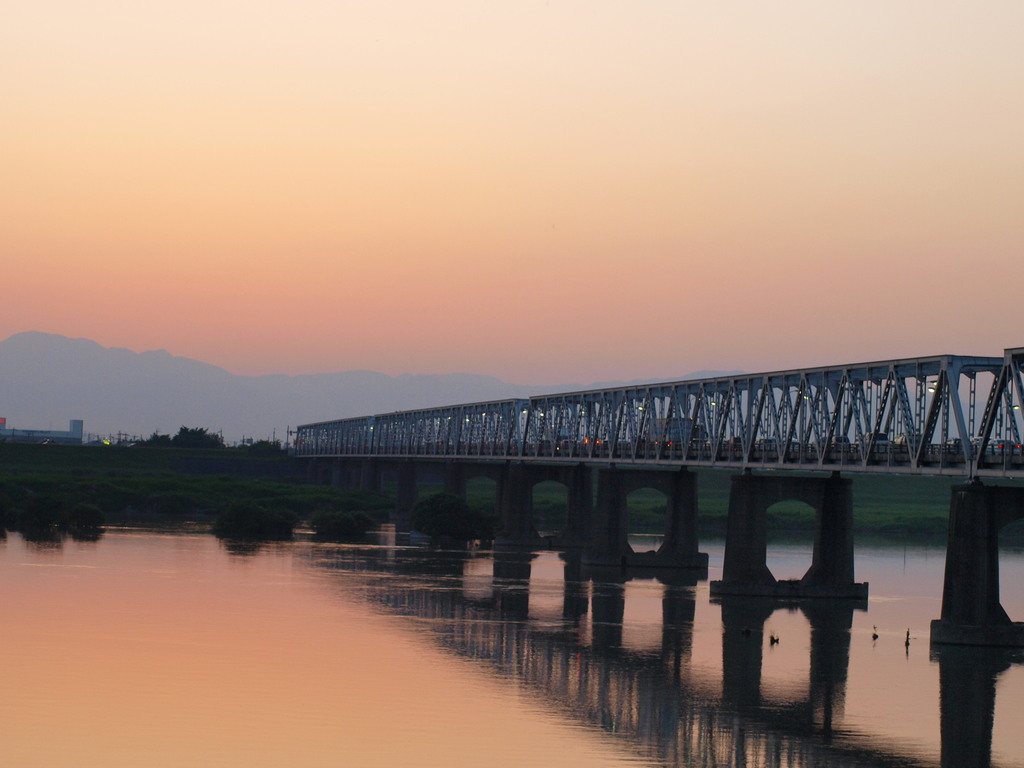 夕陽淡く