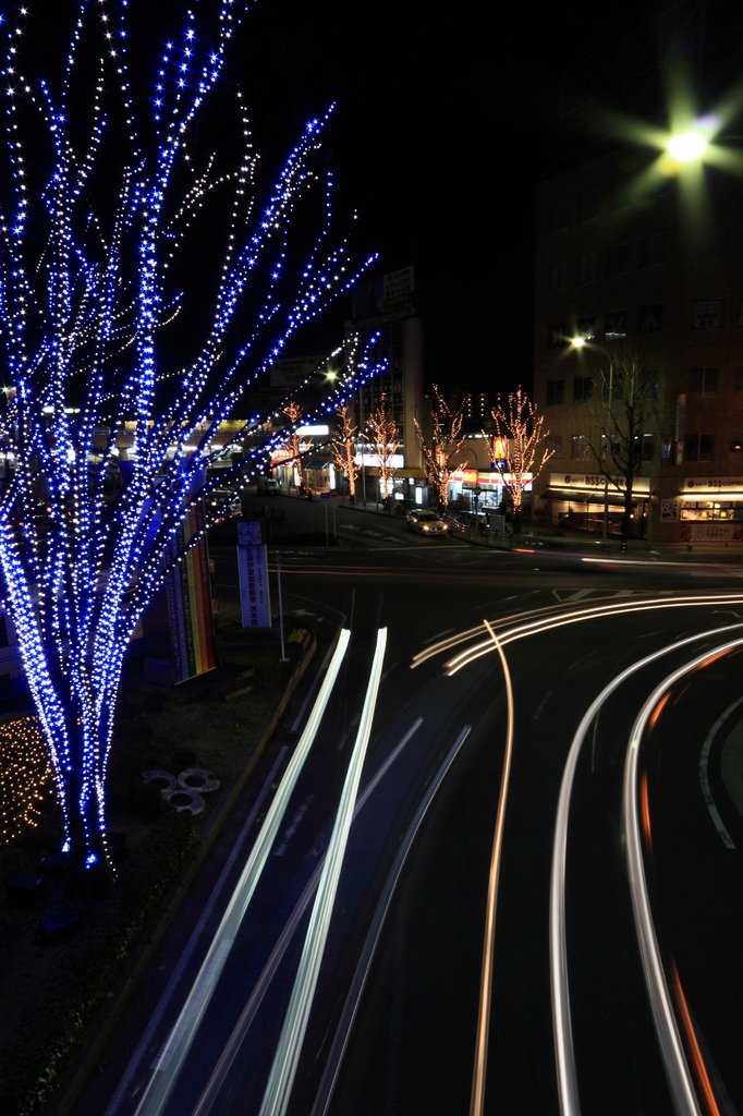 駅前の光跡