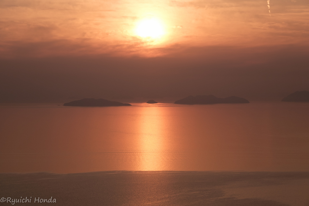 島と夕陽
