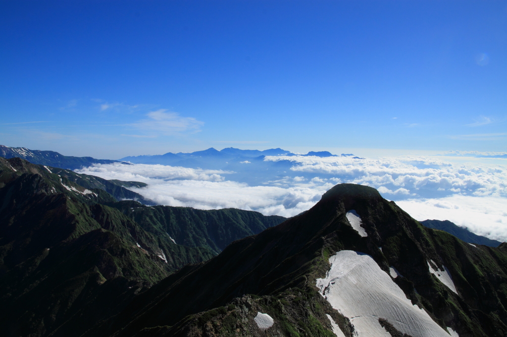 鹿島槍南峰よりの眺め